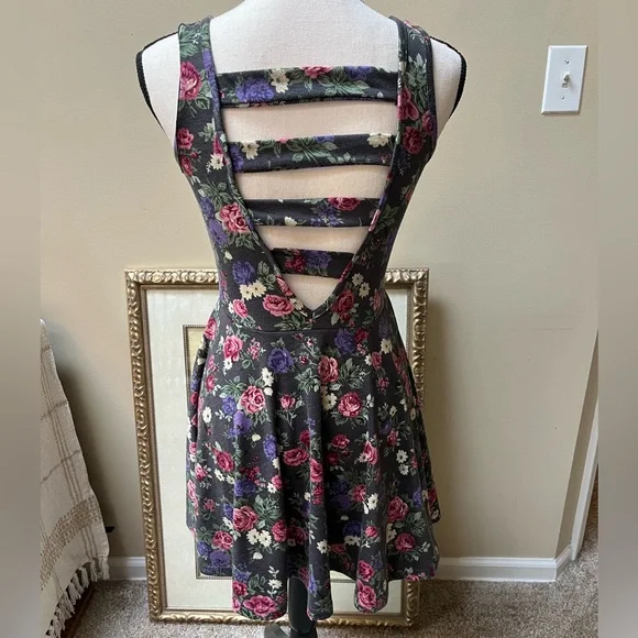Floral Scoop Neck Mini Skater Dress - Gray and Pink - Picture 3 of 5